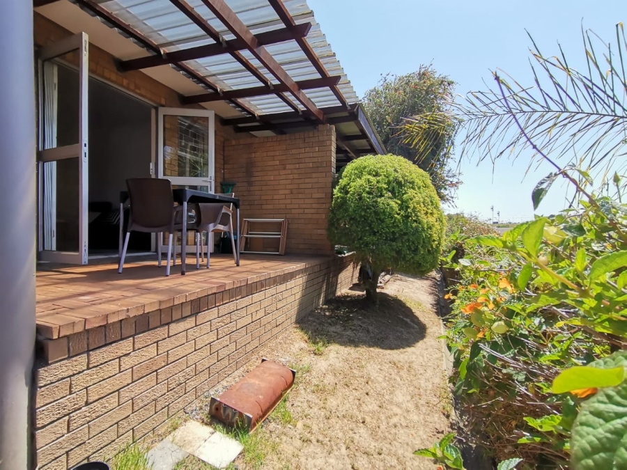 2 Bedroom Property for Sale in Oakglen Western Cape
